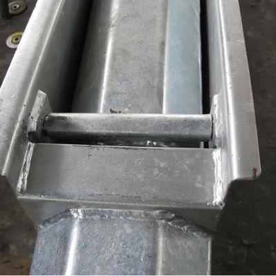 Dip Galvanisierte Mittelfinger Stahl-Strompfosten für Straßenbeleuchtung Installationsführer