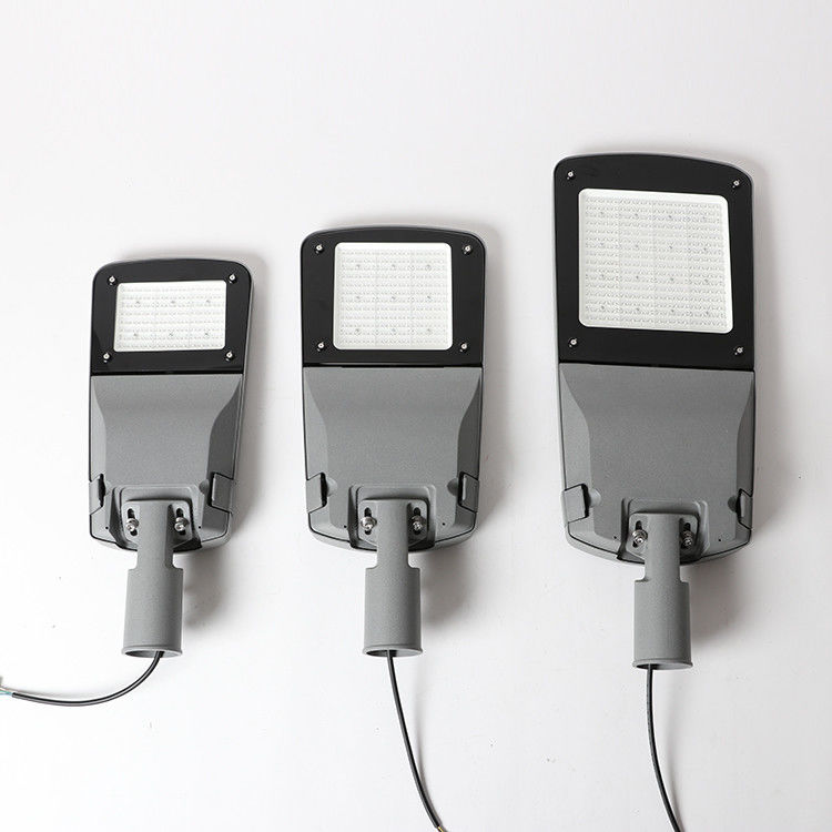 70 Ra Farbwiedergabeindex Wechselstromversorgung Druckguss Aluminium 30W-200W Straßenlampe